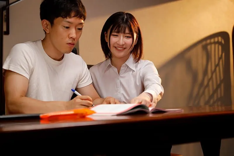 Nữ gia sư bị gài bẫy biến thành con gái tình dục cho gia đình biến thái