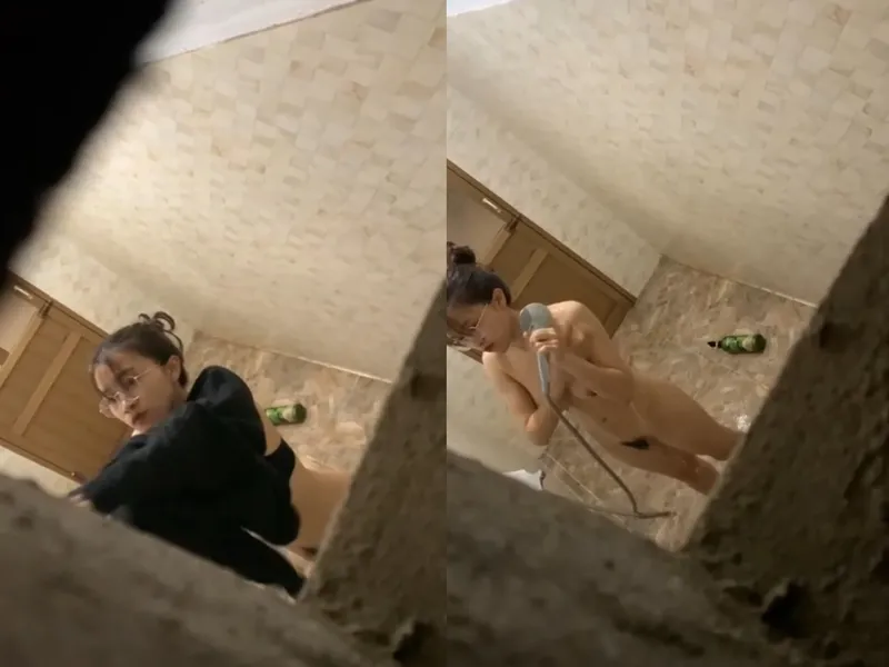 Quay lén bạn gái vú to tắm, khe âm đạo chảy nước ròng ròng